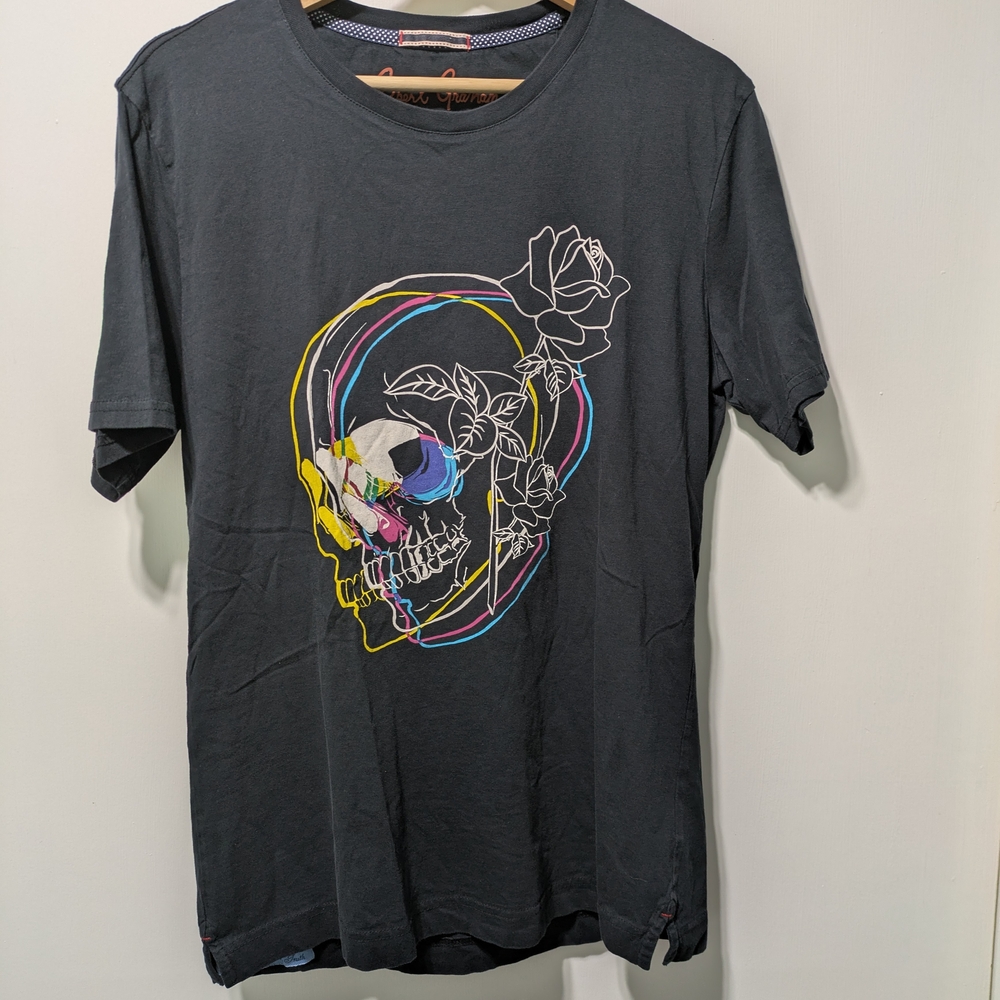 Robert Graham Black Short Sleeve Tee with Skull Design